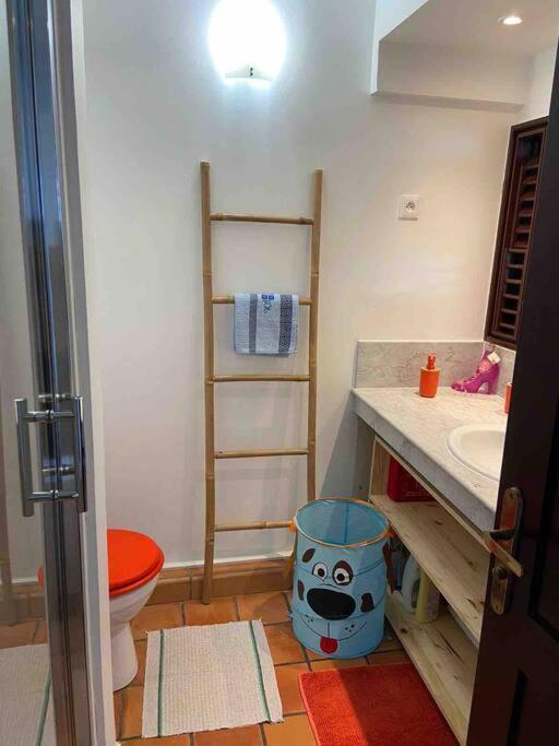 Studio Paisible Avec Piscine, Pas Loin De La Plage La Trinite Luaran gambar